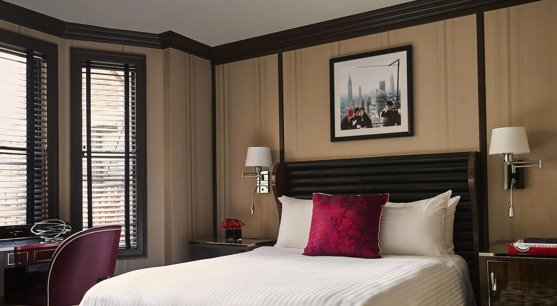 Iroquois New York Times Square Hotel 5*,