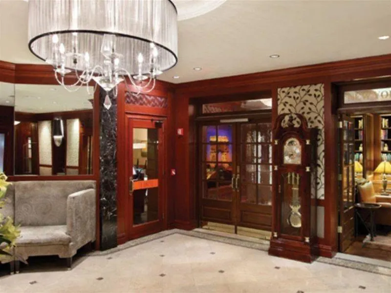 Iroquois New York Times Square Hotel 5*,