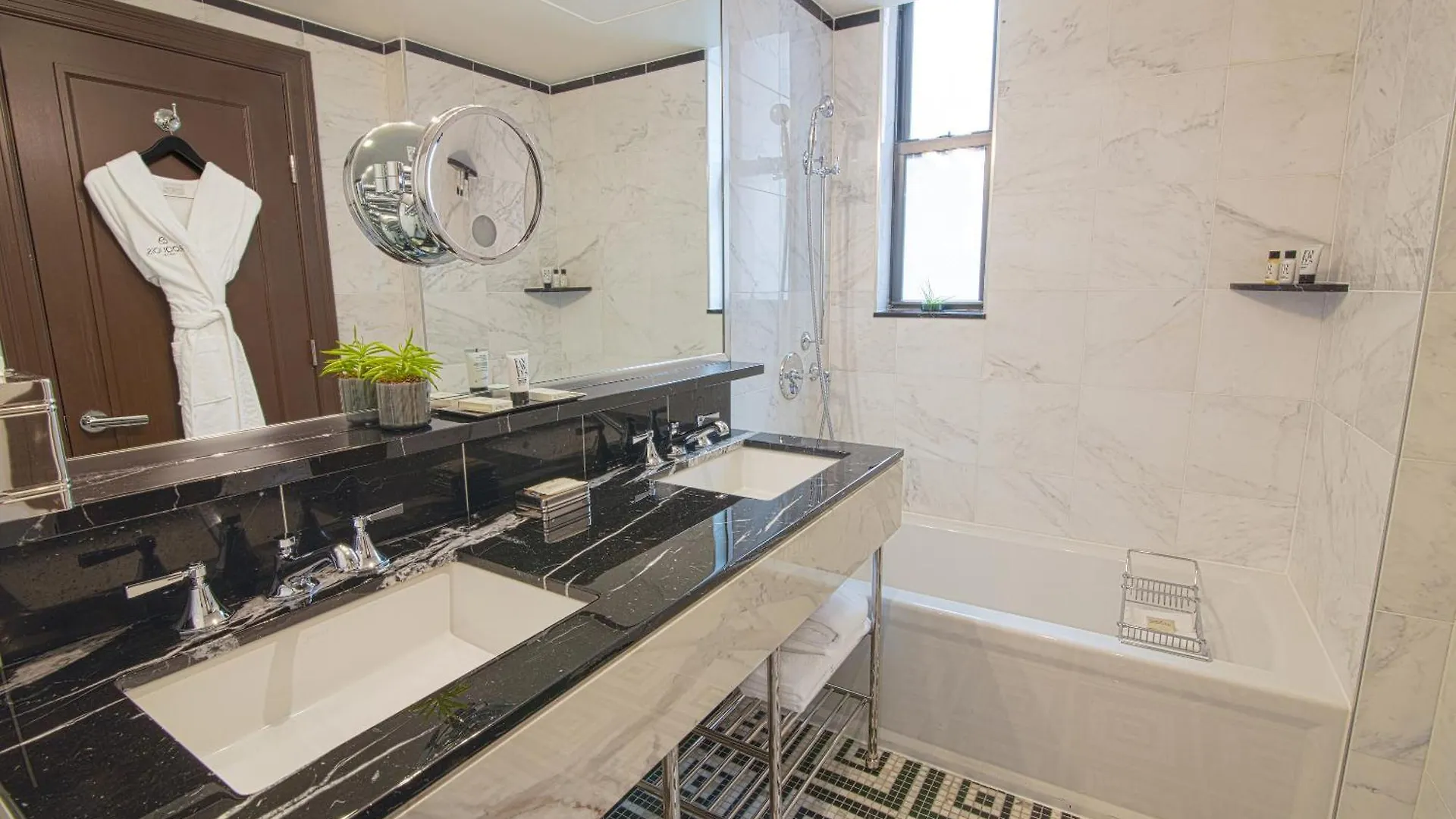 Iroquois New York Times Square Hotel