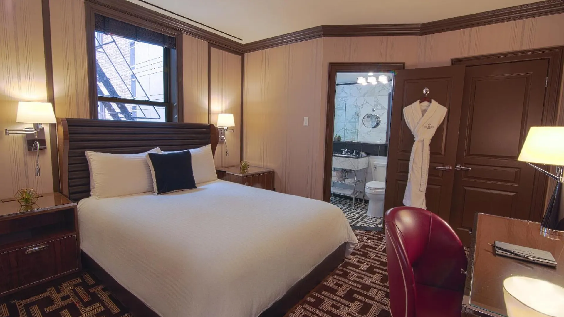 Iroquois New York Times Square Hotel
