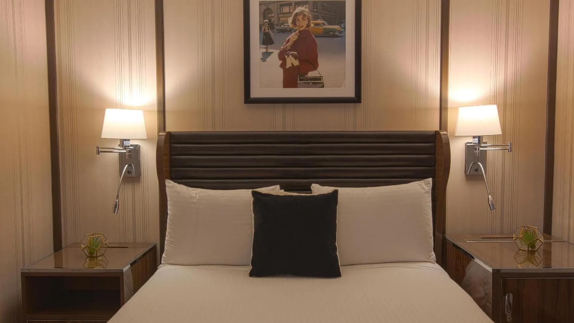 Iroquois New York Times Square Hotel