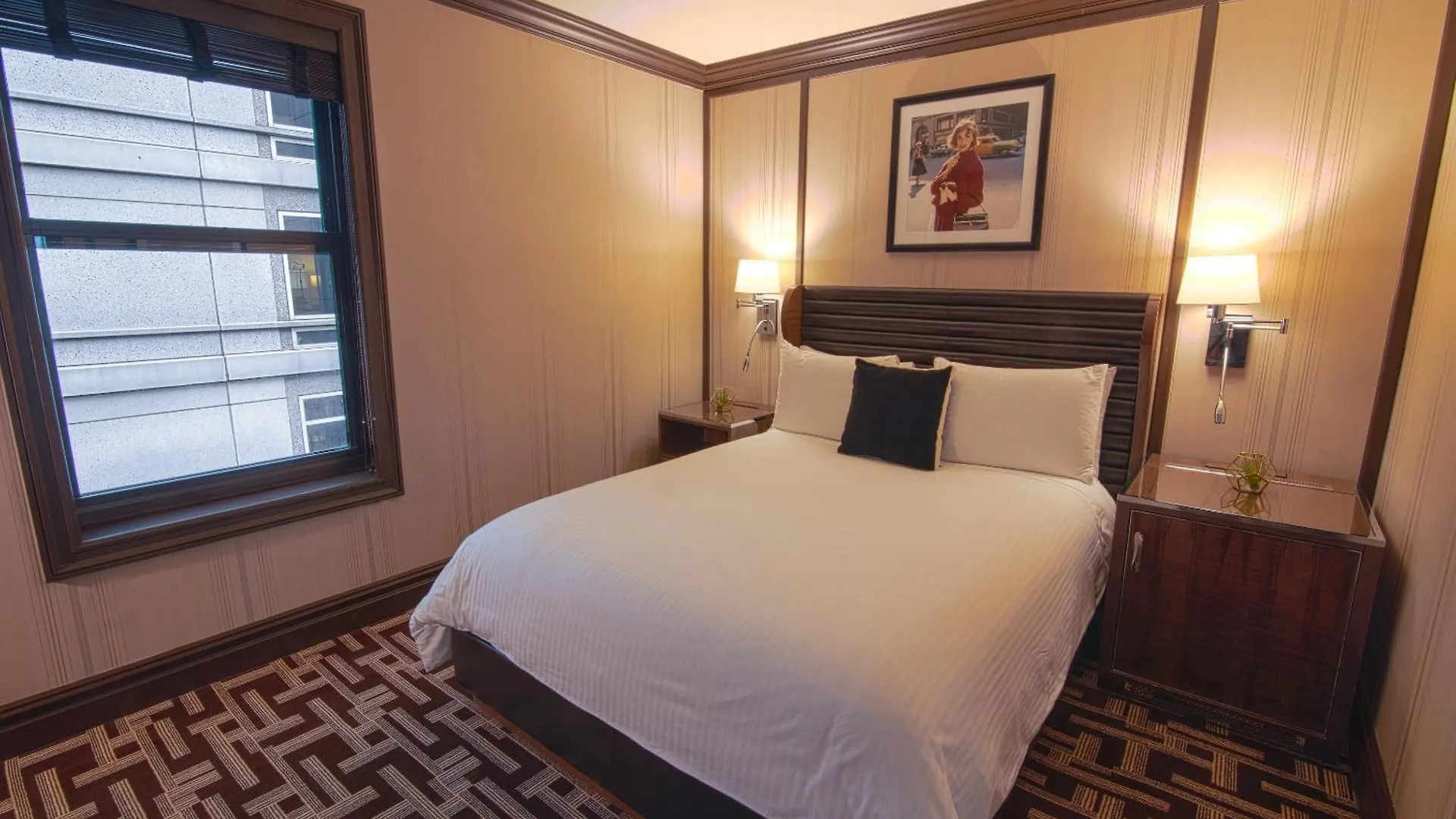 Iroquois New York Times Square Hotel