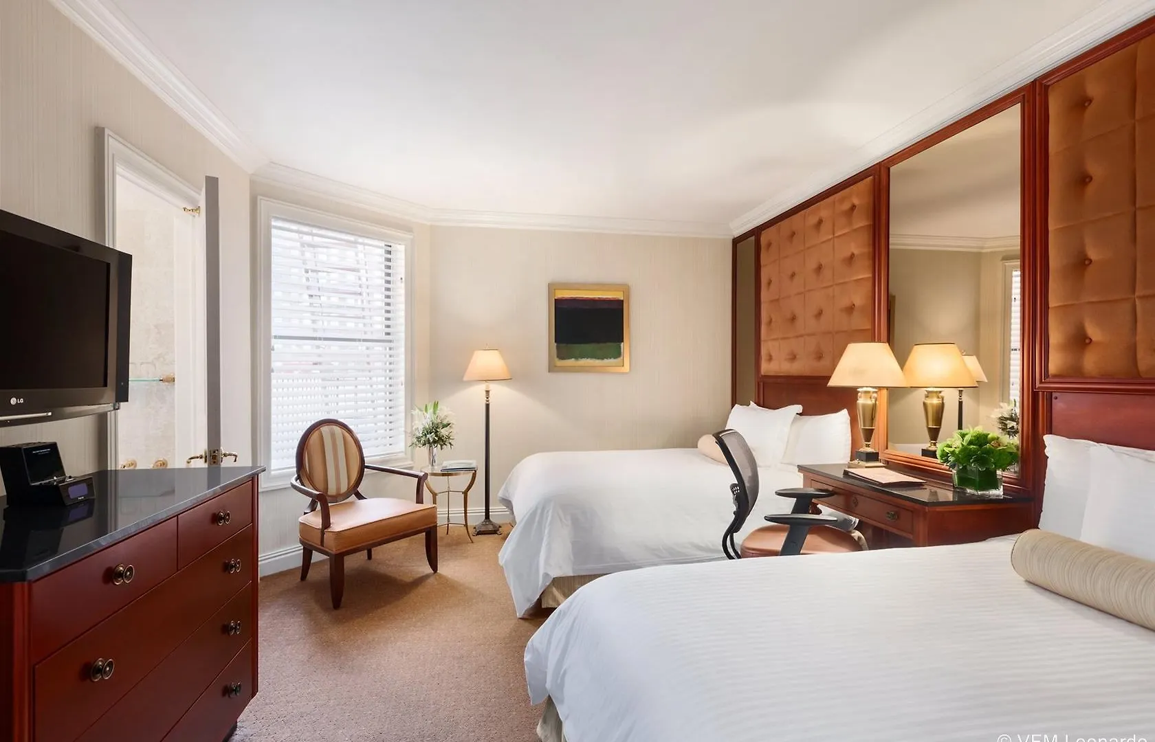 מלון Iroquois New York Times Square 5*,